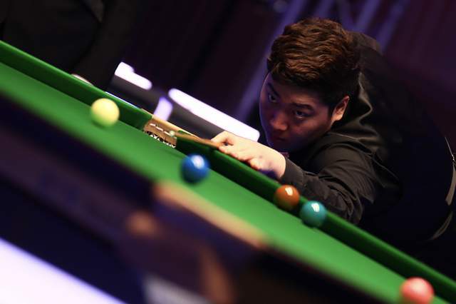 足球比赛中 足球比赛中