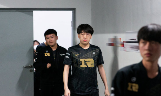 的稳健点射 的稳健点射